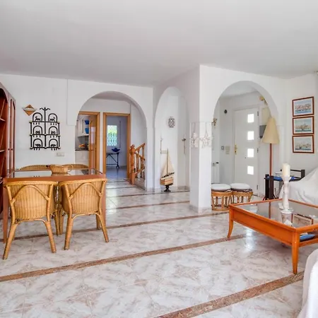 Villa Casa Acollidora: Beachside Comfort For 8 Near Center Platja d'Aro