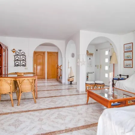 Villa Placa De La Sardana Casa Acollidora Per 8 Persones A 5 Minuts De La Platja Gran I Del Centre De *