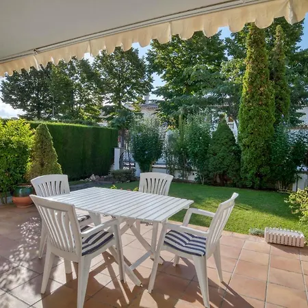 Casa Acollidora: Beachside Comfort For 8 Near Center *