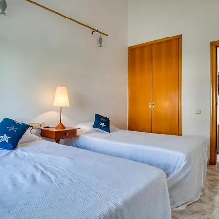 Villa Casa Acollidora: Beachside Comfort For 8 Near Center