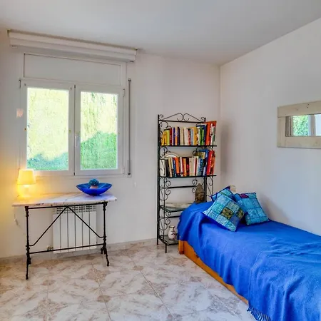 Casa Acollidora: Beachside Comfort For 8 Near Center *