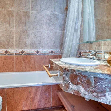Villa Casa Acollidora: Beachside Comfort For 8 Near Center Platja d'Aro