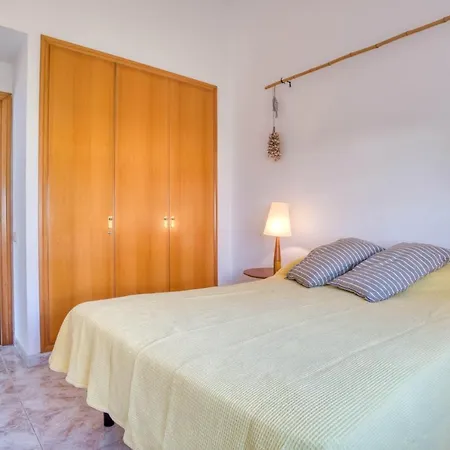 Casa Acollidora: Beachside Comfort For 8 Near Center