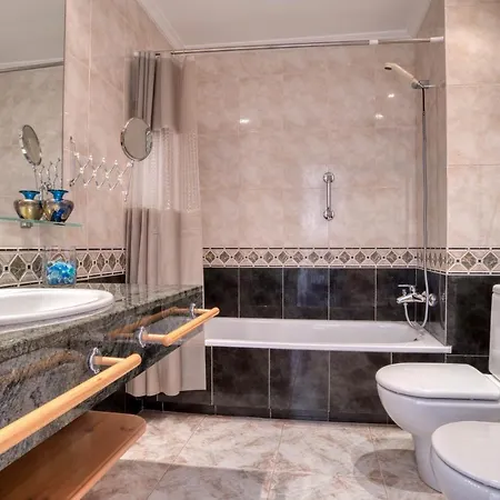 Placa De La Sardana Casa Acollidora Per 8 Persones A 5 Minuts De La Platja Gran I Del Centre De *