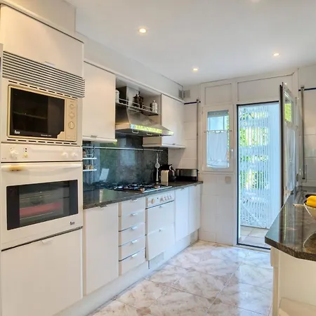 Placa De La Sardana Casa Acollidora Per 8 Persones A 5 Minuts De La Platja Gran I Del Centre De *