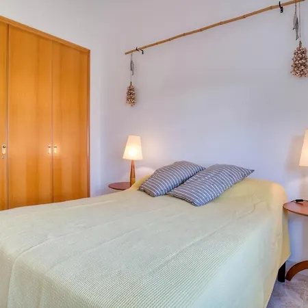Casa Acollidora: Beachside Comfort For 8 Near Center