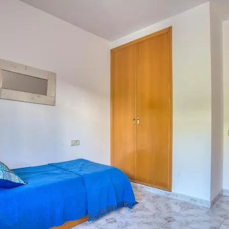 Casa Acollidora: Beachside Comfort For 8 Near Center